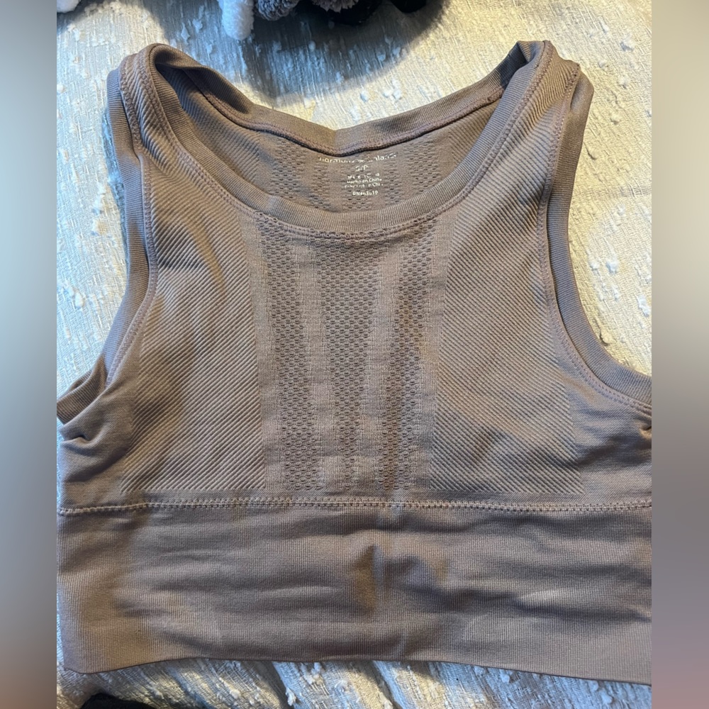 tan workout top size small
